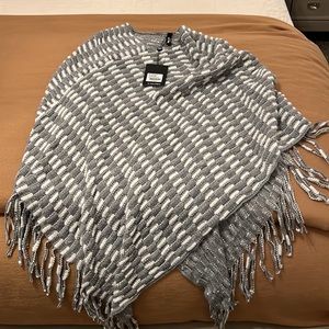 One size grey & white Shaw.